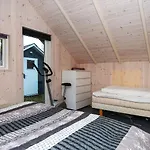 7 Person In Ansager-by Traum